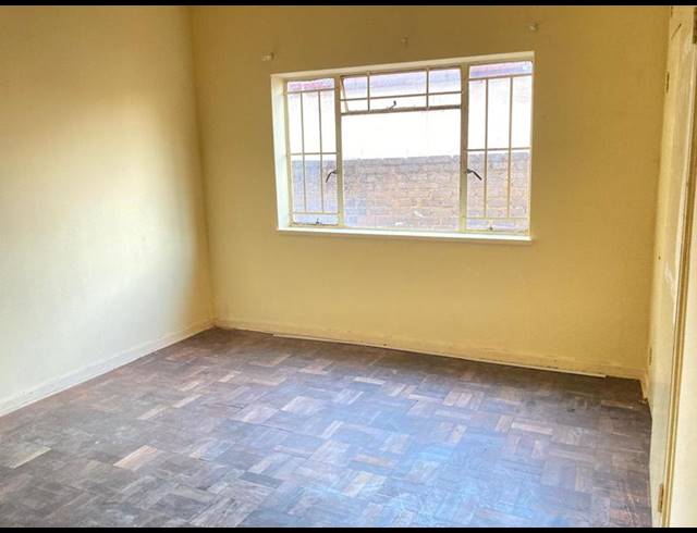 8 BEDROOM APARTMENT FOR SALE IN BERTRAMS